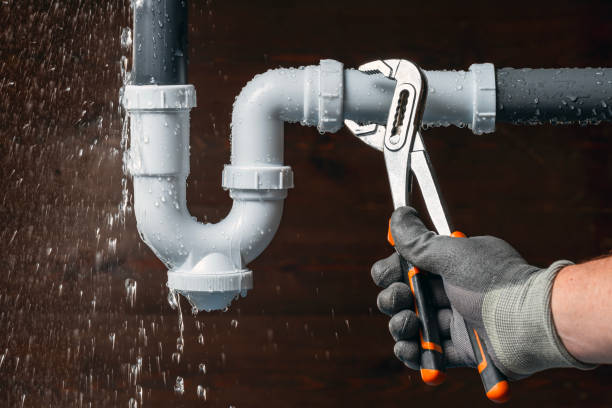 Professional Emergency Plumber technician working in Brownfield, TX
